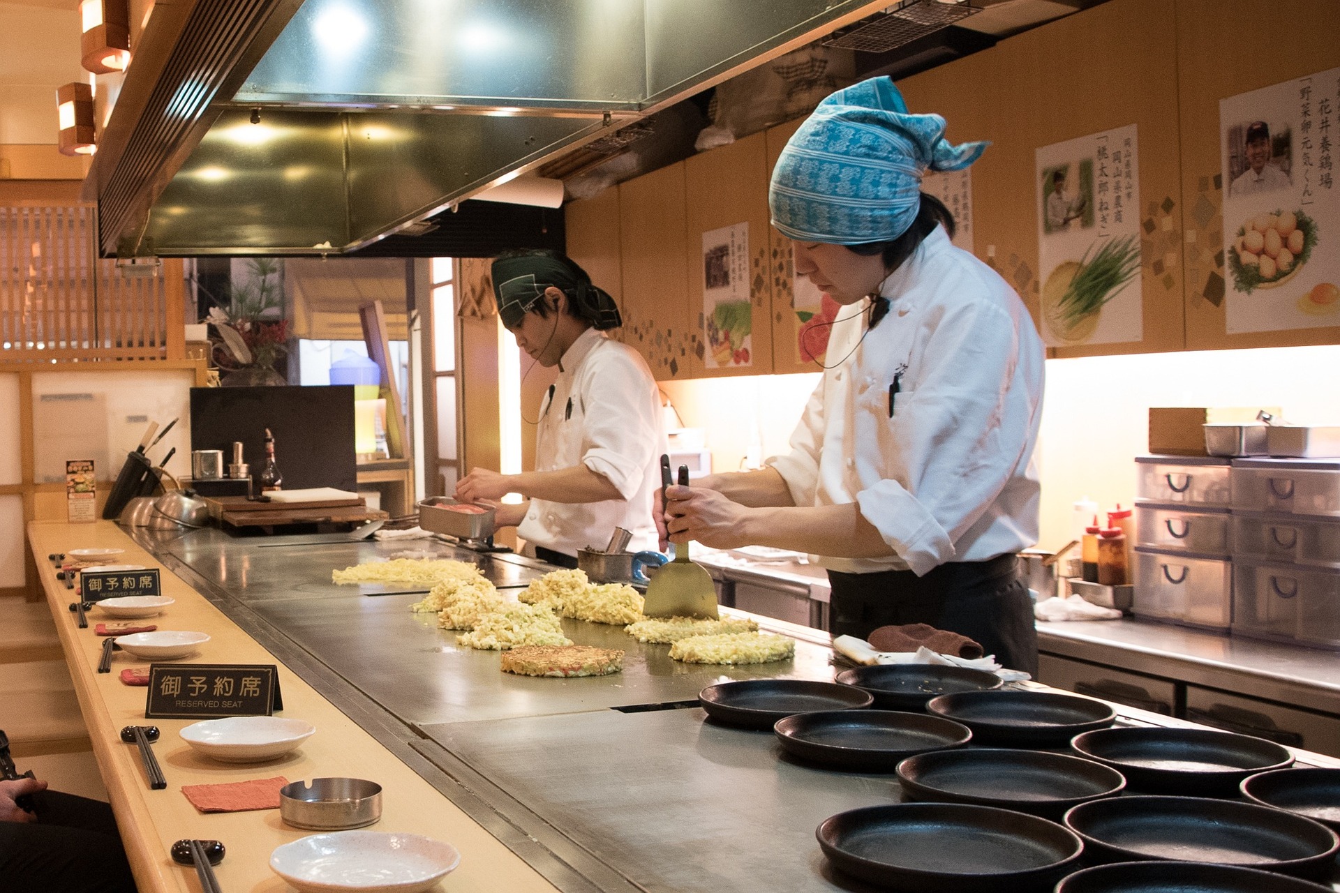 La bataille entre Hiroshima et Osaka : qui cuisine le véritable Okonomiyaki ?